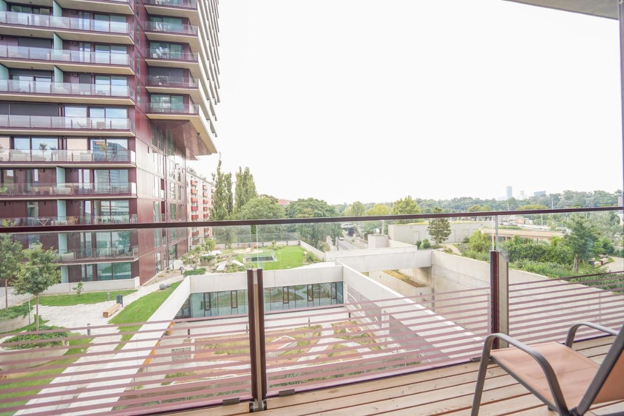 Suite In High-Rise On The Danube Vienna Esterno foto